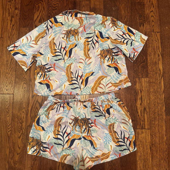 Cynthia Rowley Womens Pajamas L Short Set Tiger Jungle Print Button Sleepwear PJ - Picture 6 of 12